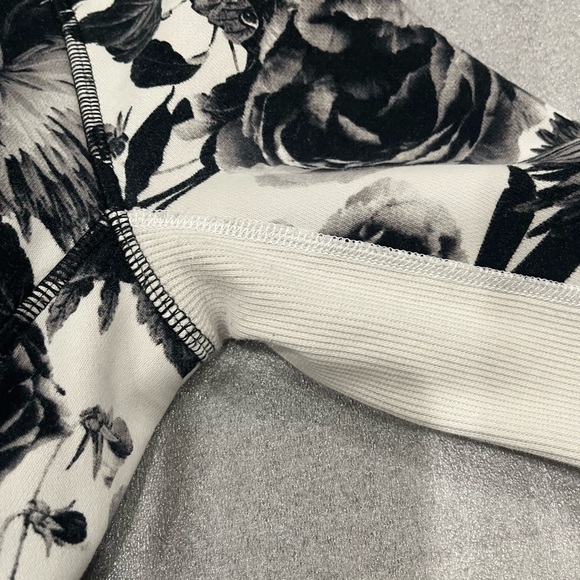 [US2]Lululemon scuba Hoodie Black/ White Floral Pattern - Picture 5 of 14